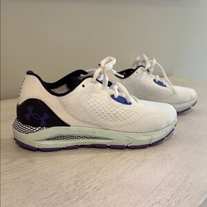 Under Armour HOVR Sonic 5  Athletic Shoes